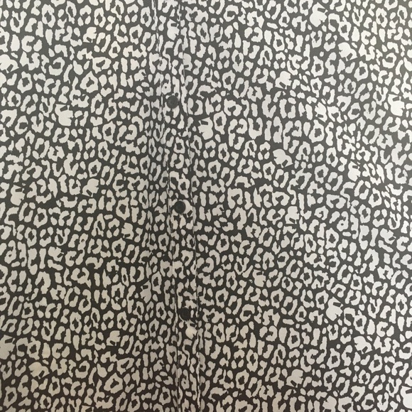 Black and White animal print button blouse from Karl Lagerfeld Paris. Size XL - Picture 3 of 8